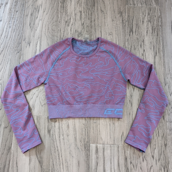 Arise Camo by Echt Long Sleeve Workout Crop Top - Picture 4 of 12